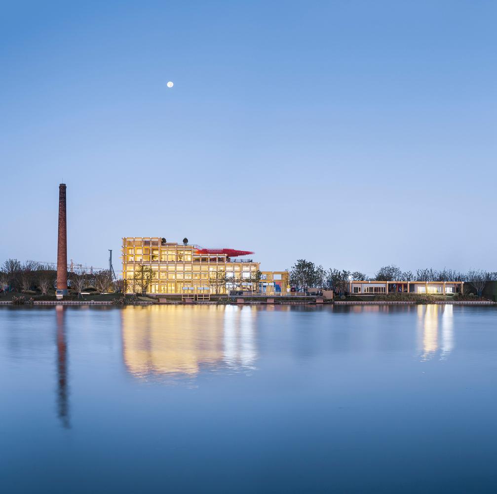 從江面看向建筑.jpg 從江面看向建筑.jpg